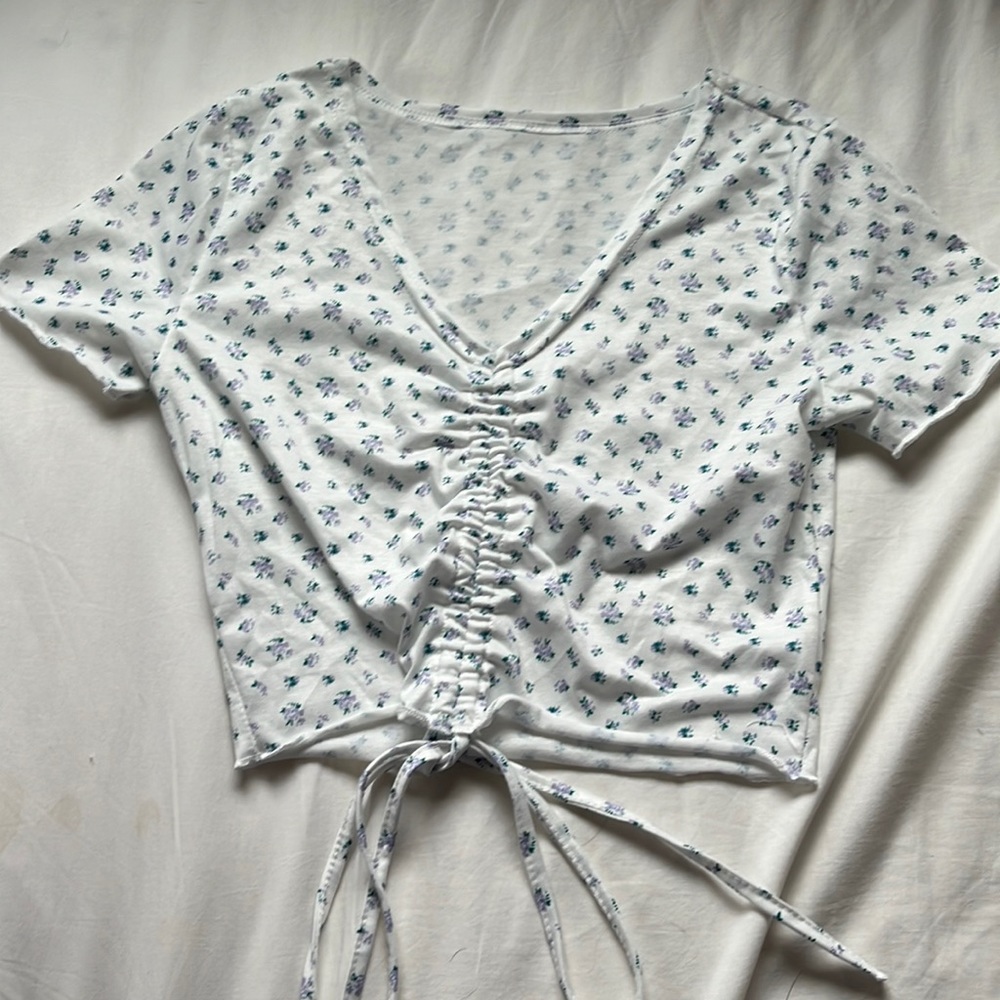 FREE WITH $15 PURCHASE SHEIN cinch top with flower detail size adult small
